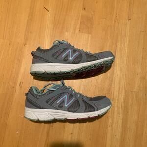 New Balance Womens 402 V1 Size 9